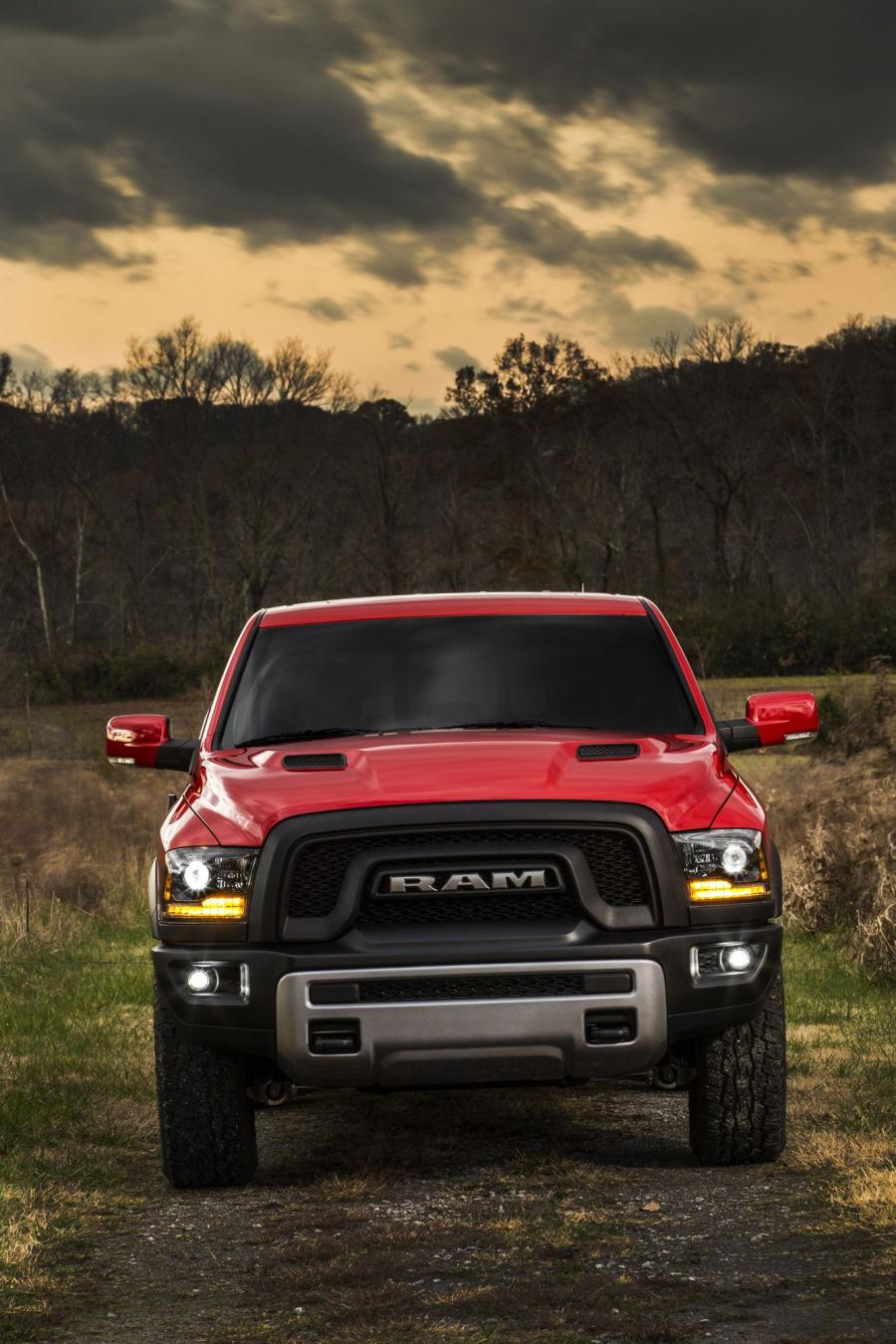  Dodge Ram 1500 Rebel 2015 года  (фото 13 из 54)